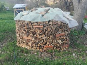 Ranger le bois de chauffage Stivuirea Lemnului de foc Stacking firewood