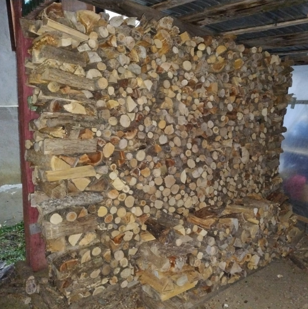 Ranger le bois de chauffage Stivuirea Lemnului de foc Stacking firewood