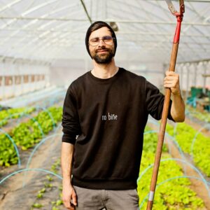 FR Cours de jardinage en permaculture en Transylvanie à Ermitaj Malin et Blue Gardens EN Permaculture gardening course in Transylvania at Ermitaj Malin and Blue Gardens RO Curs de grădinărit în permacultură în Transilvania la Ermitaj Malin și Blue Gardens Ion Moraru
