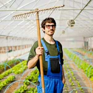 FR Cours de jardinage en permaculture en Transylvanie à Ermitaj Malin et Blue Gardens EN Permaculture gardening course in Transylvania at Ermitaj Malin and Blue Gardens RO Curs de grădinărit în permacultură în Transilvania la Ermitaj Malin și Blue Gardens Tudor Petrutiu